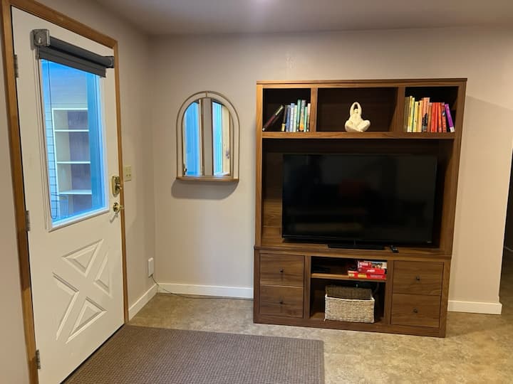 Glenwood Springs Cozy, Private Furnished Apartment - Glenwood Springs, CO