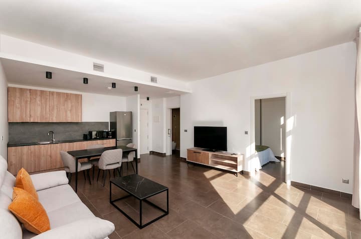 Soleada Terraza: Suite Piscina & Gym | Gran Vía - Alicante