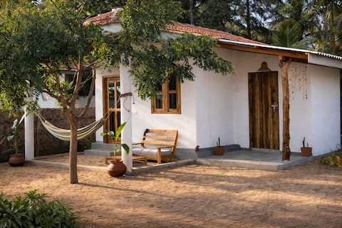 Inara Stay | Ac | Kitchen | 2-Min Walk to Beach