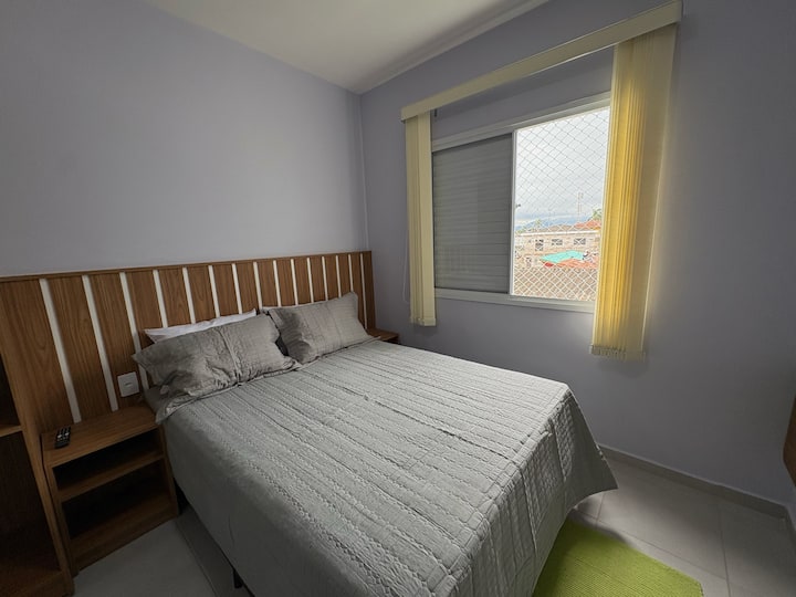 Apartman za parove, udoban prostor za odmor s klima-uređajem i televizorom za opuštanje, a ako trebate raditi, prostor za kućni ured s udobnom stolicom za radni stol. NE NUDIMO POSTELJINU I RUČNIKE 