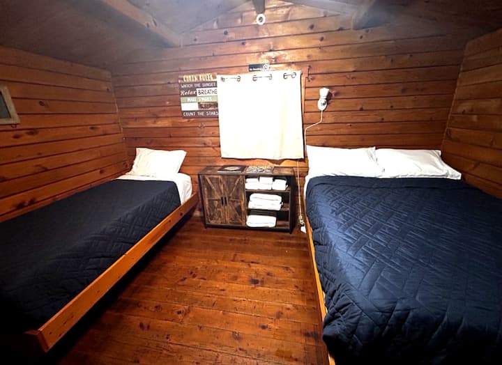 Basic Cabin - The Fox Den - Folkston, GA