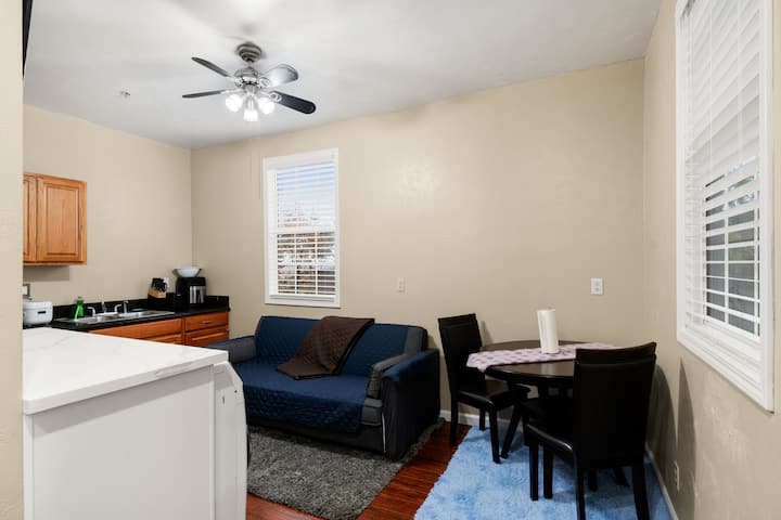 Luxe Cozy 1 Br/br Near Downtown - Sacramento, CA