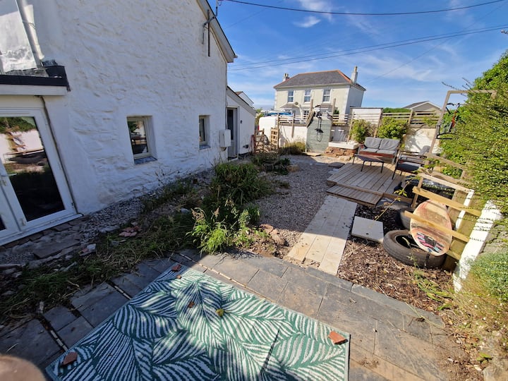 Sunshine Cottage L Charming Seaside Escape - Camborne