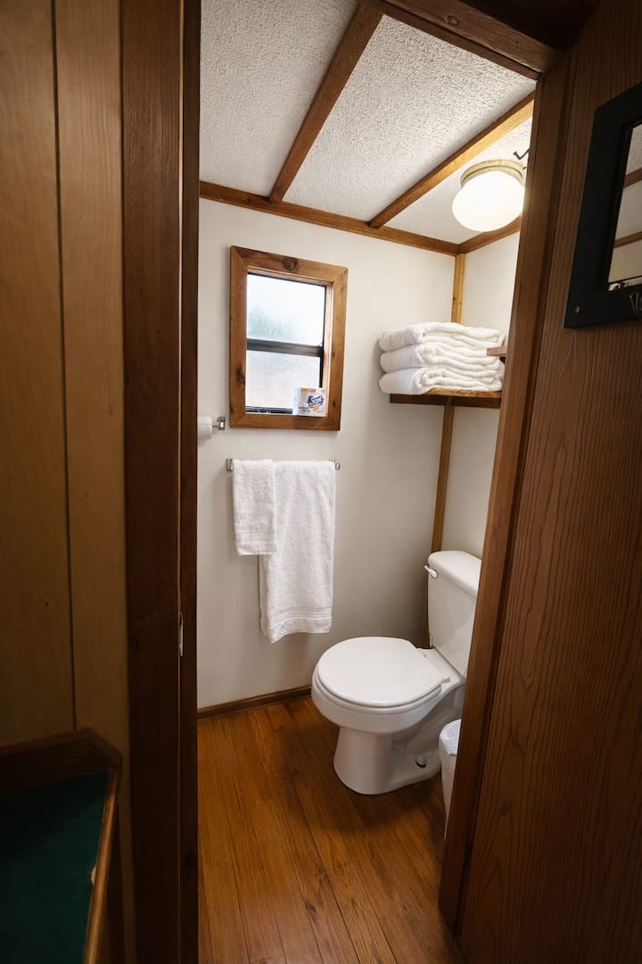 Deluxe Cabin - The Gator Hole - Folkston, GA