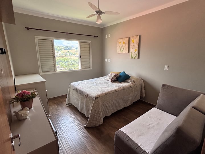 Soba sa stropnim ventilatorom