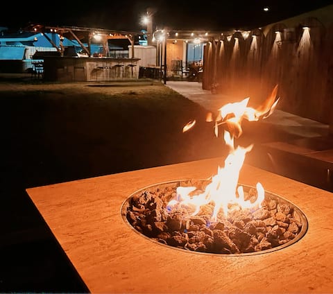 The Little Desert Villa-HotTub•Pool•FirePit•Games