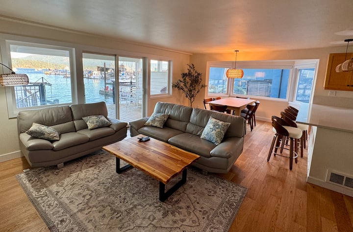 Waterfront Stilt Home With Amazing Views! - Cowichan Bay
