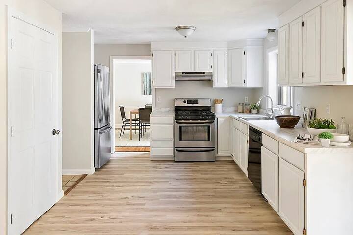 House Rental Minutes From Gillette Stadium - Norfolk, MA