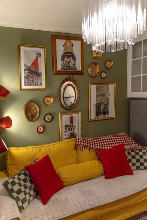 Top Airbnb: Central Vintage 2BR Stone Guesthouse - Sol in Korçë