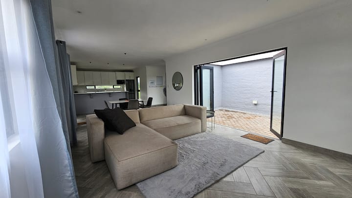 Modern Farmhouse Retreat + Pool + Wi-fi In Estate - Hazyview