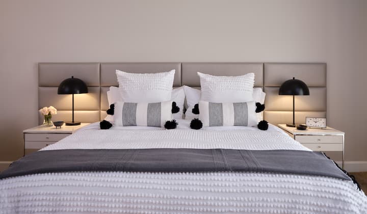 Agave Room with a split King bed (can be two Twin XL beds on request)