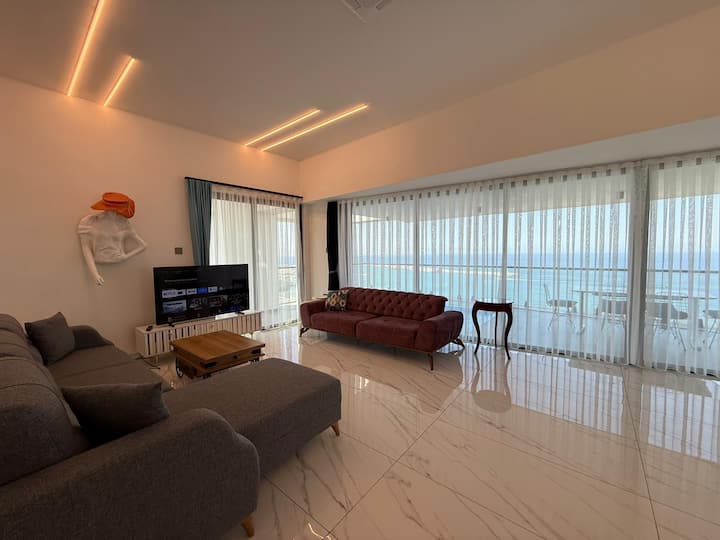 Girne Merkez Ultra Lüks ÖZel Havuzlu 3+1 Daire - Girne