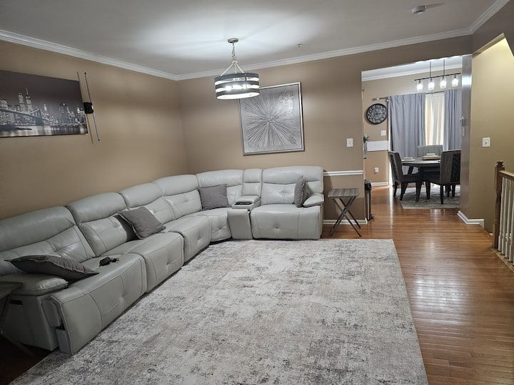 Large 4-bedroom Entire Home With Two Living Rooms - Liberty Reservoir, MD