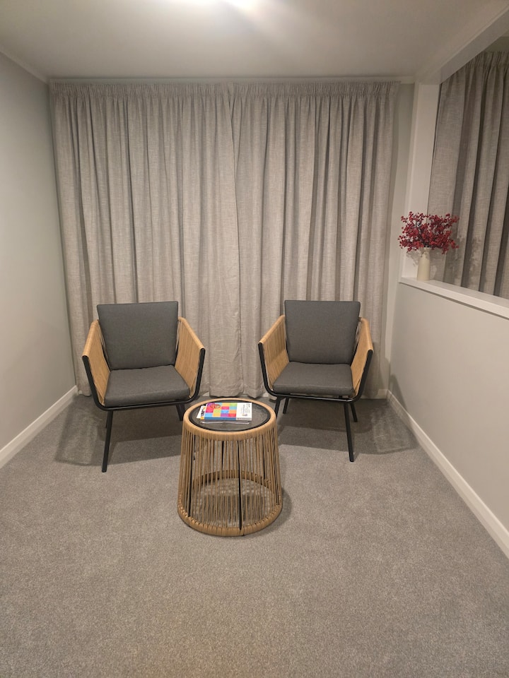 Cozy And Spacious Modernised Home In Palmy - Palmerston North