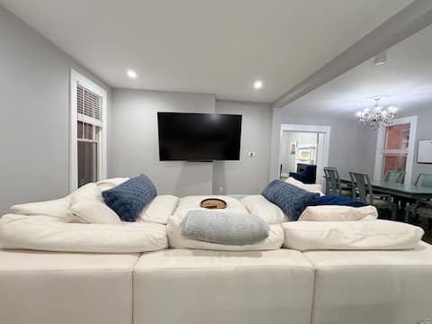 Top Airbnb: Renovated Neil Ave Victorian by OSU & Short North in Victorian Village