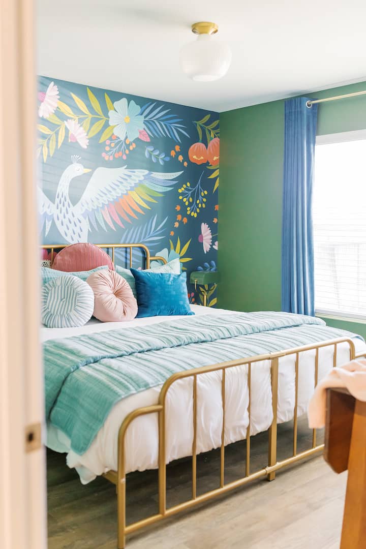 Come for the wallpaper. Stay for the 14” king hybrid mattress.