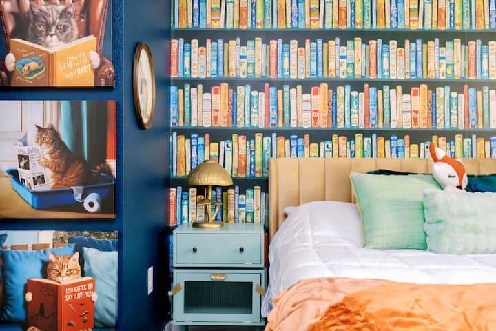 Read the room… then pass out comfortably on a 12” king memory foam, cooling gel mattress.