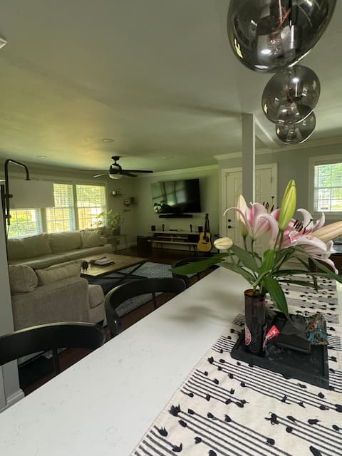 Successful Airbnb property: Fully Updated 4/2 Home in the Heart of Charlotte! in Windsor Park