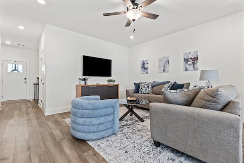 Top Airbnb: *Lux* Pool*Mins To Mountains & *Mission Hospital* in Mills River
