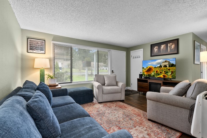 Cozy 2br Home • Easy Seattle Access - Edmonds, WA