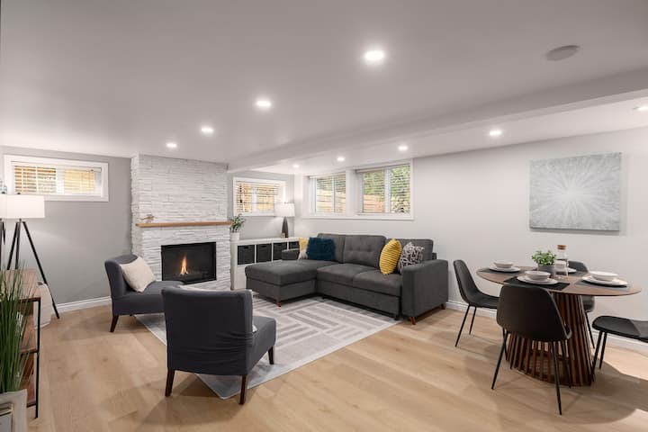 Bright, Charming, & Spacious Garden Suite - Vancouver