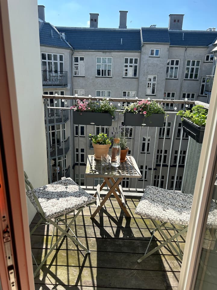 Classic And Colorful Copenhagen Apartment - Copenhague