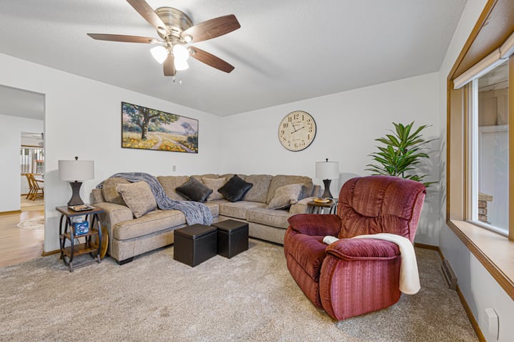 Parkview Retreat-exercise Room, Pool Table & More! - Medford, MN