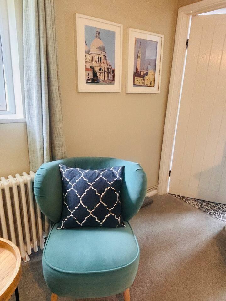 Self Contained One Bedroom Flat In A Larger House - Godalming