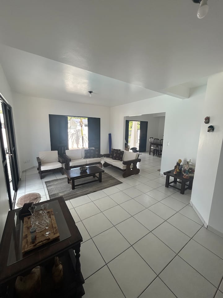 Sobrado Com Piscina - Guaratuba