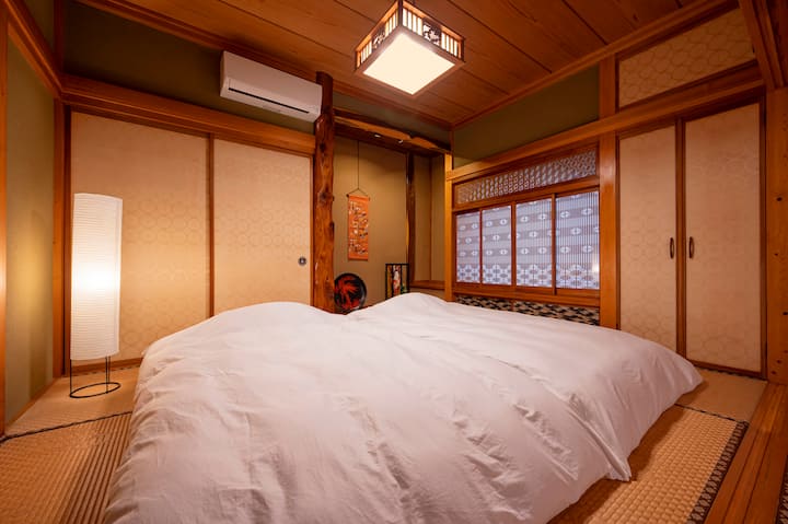 当旅館の中で、一番手を尽くして仕上げられた本格和室。