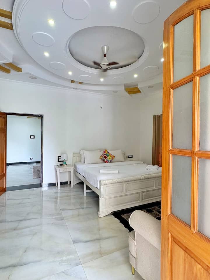 Bedroom 1 image 1
