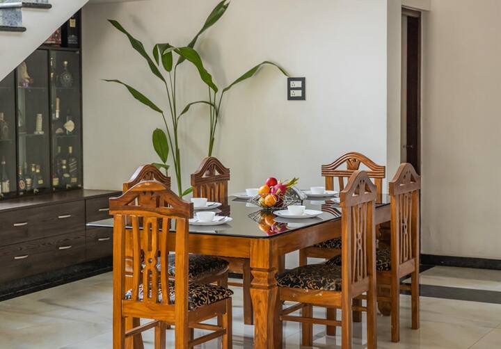 Dining area image 1