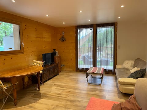 Propriété Airbnb réussie: Cozy apartment in wooden chalet à Risoul