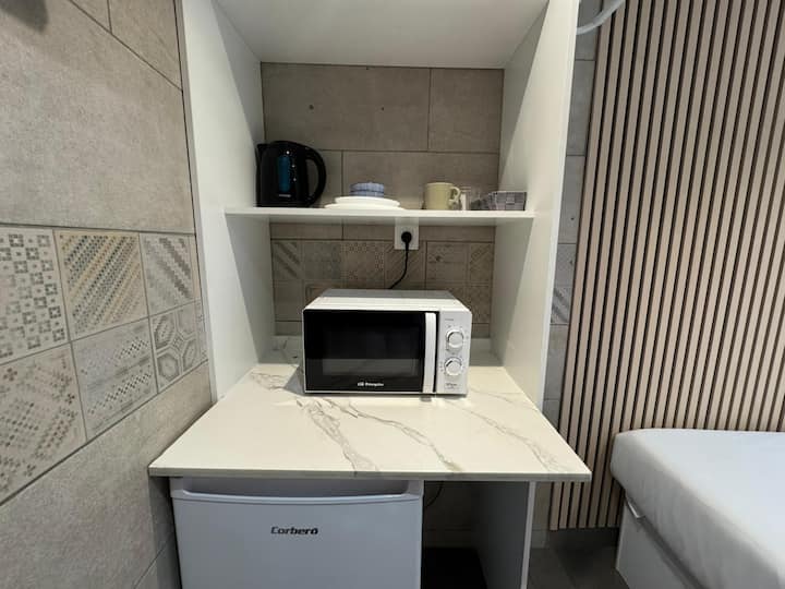 1 Loft Nuevo Con Baño Privado, Frente Al Metro Dba - L'Hospitalet de Llobregat