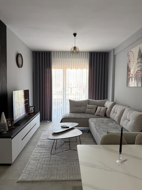 Cozy Apartment 10min from TIA airport .