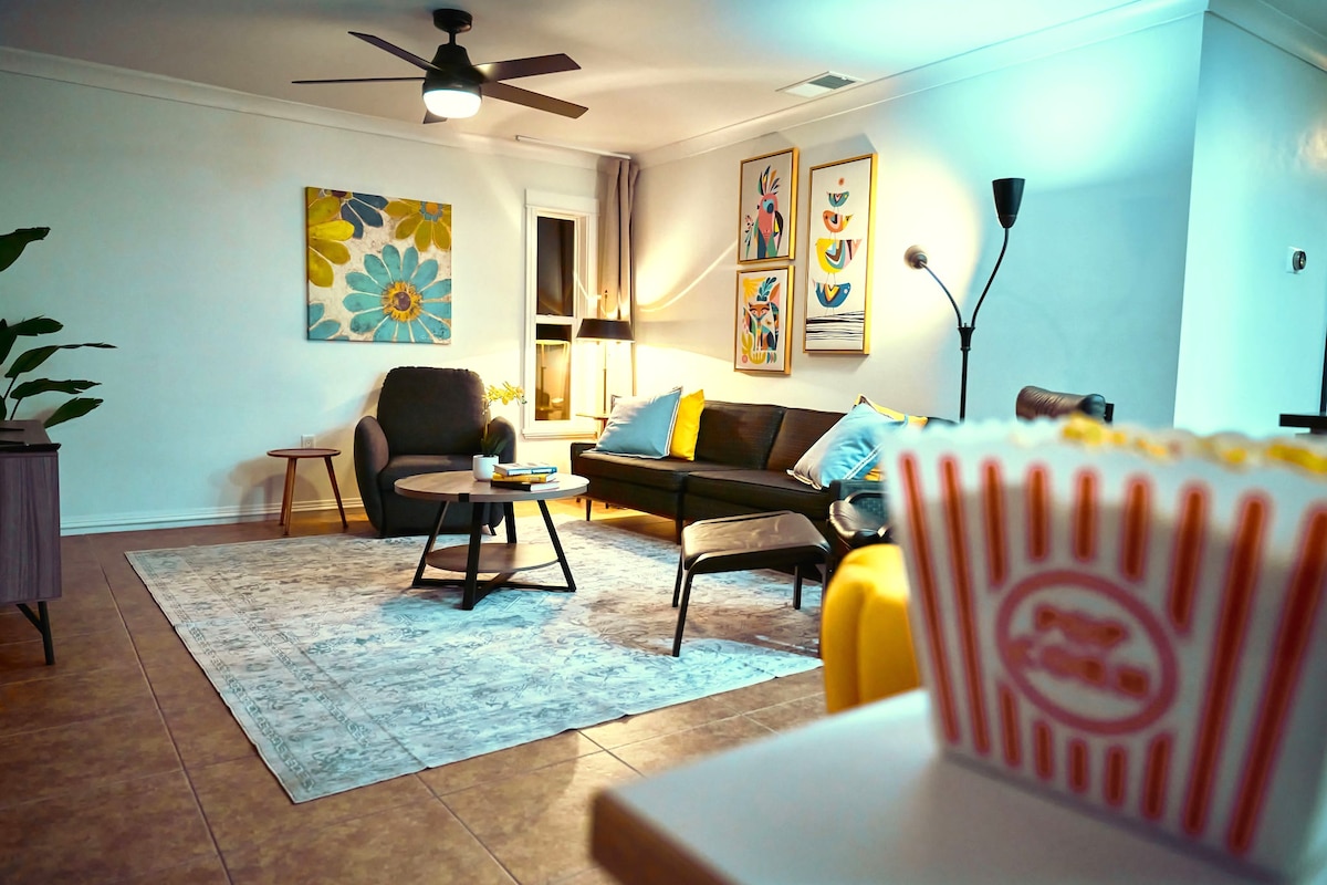 Popular Airbnb listing: Venice Island villa/ walk to beach/ Swimspa-pool in Venice