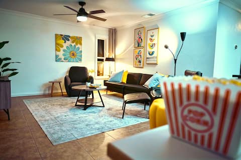 Popular Airbnb listing: Venice Island villa/ walk to beach/ Swimspa-pool in Venice