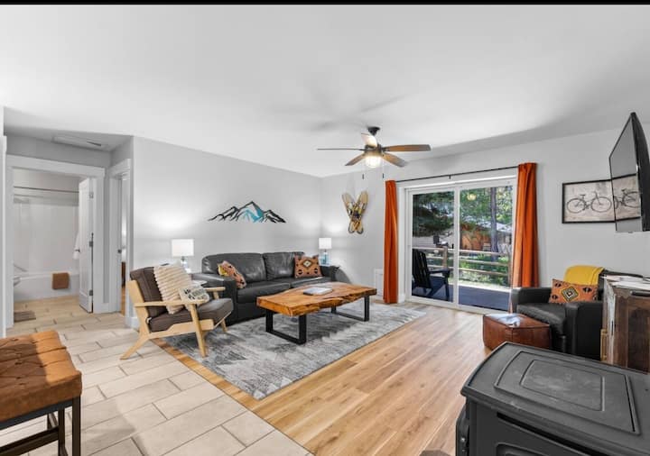 Walk To Lake & Downtown • Hot Tub • Golf • Sleep 8 - McCall, ID
