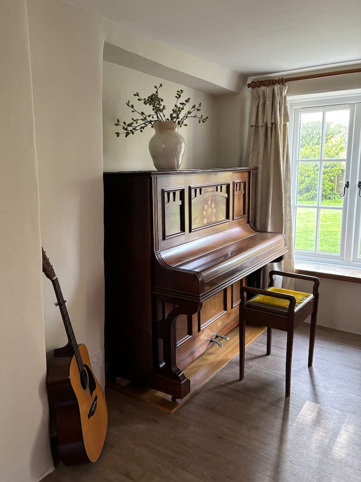 Devon Farmhouse Retreat - Honiton