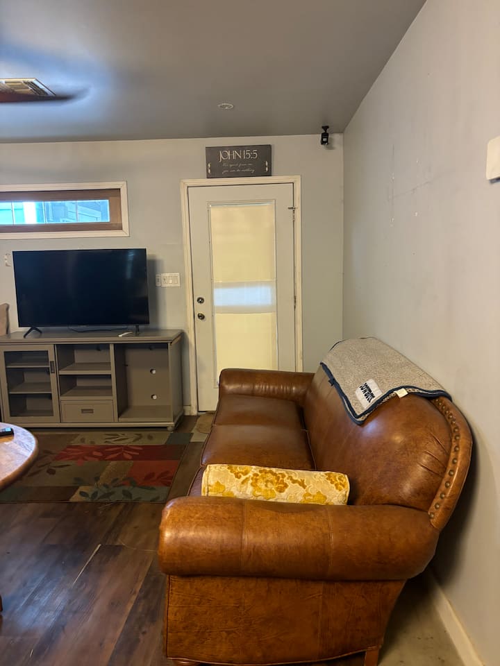 Big Gray House - Bishop, TX