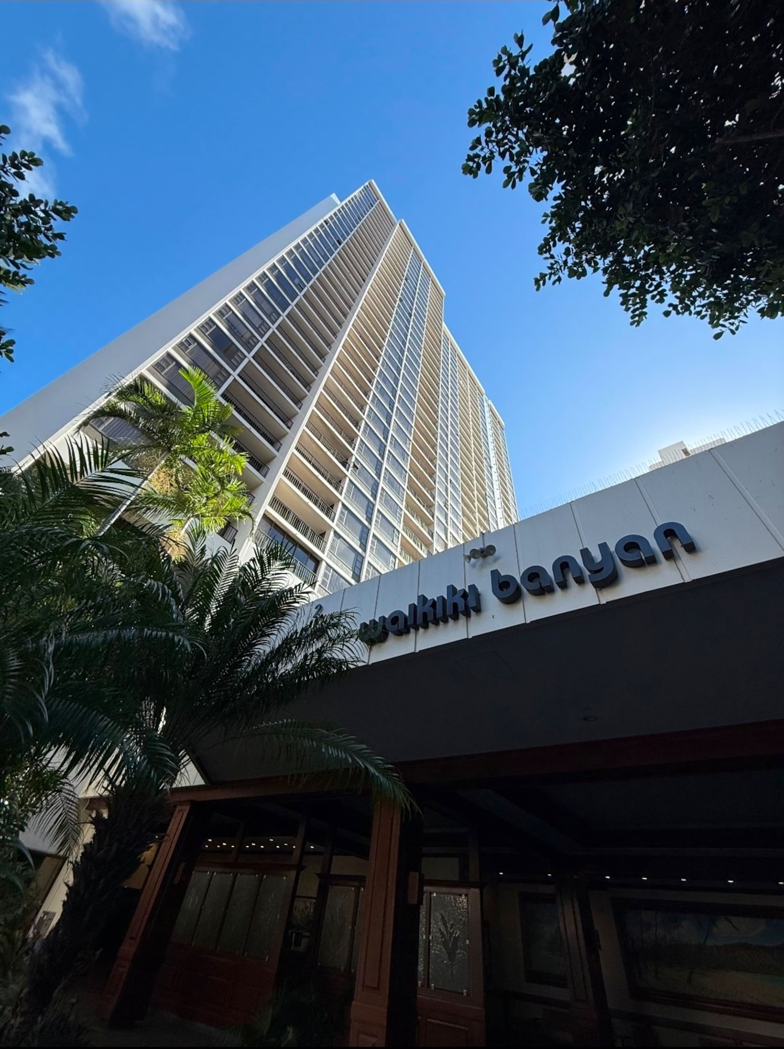 Prime location newly renovated 1 bedroom Waikiki - Image 12
