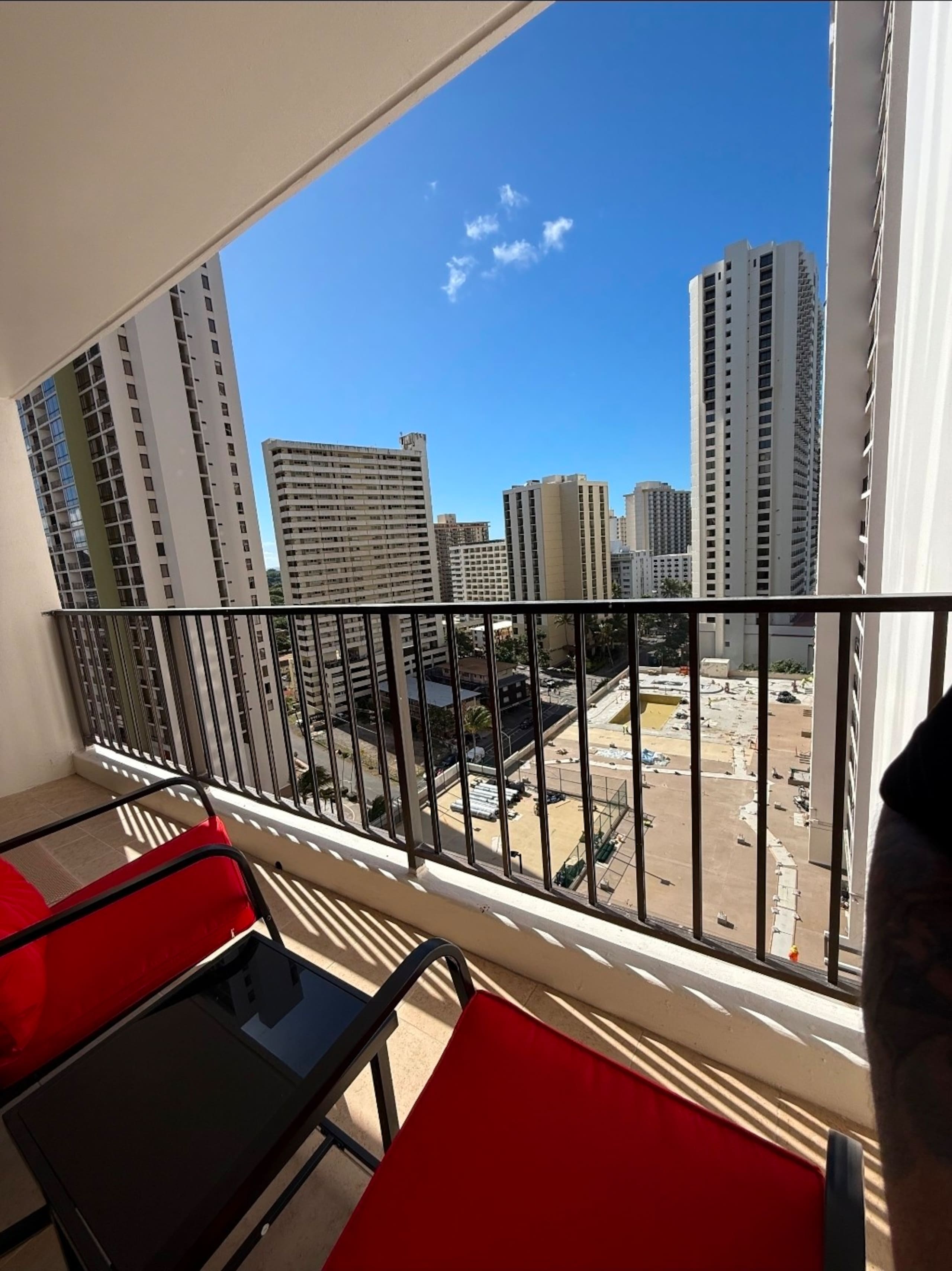 Prime location newly renovated 1 bedroom Waikiki - Image 11