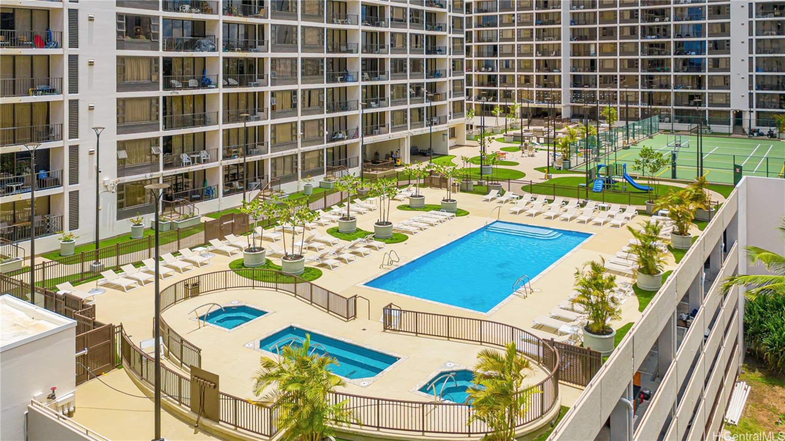 Prime location newly renovated 1 bedroom Waikiki - Image 14