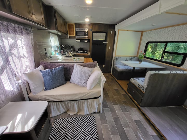 Cozy Hillside Rv In A Rural Nature-based Setting - Oakland, CA