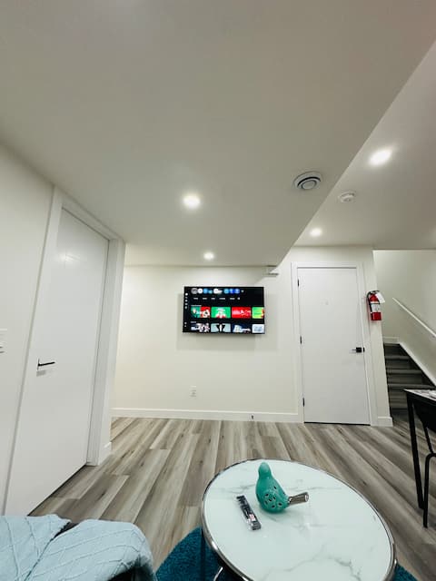 Popular Airbnb listing: BRAND NEW 2 bedroom comfy, private suite, 3 Beds in Evanston