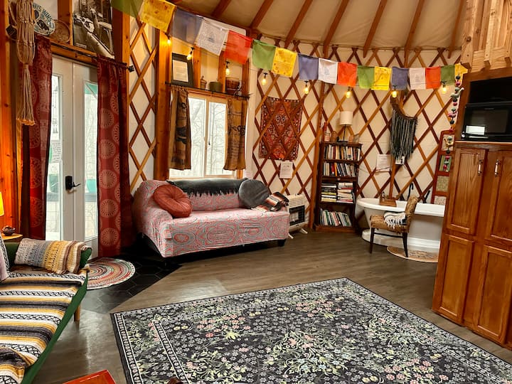 Boho Yurt Stay • Massage Chair • Cozy & Unique - Athens, OH