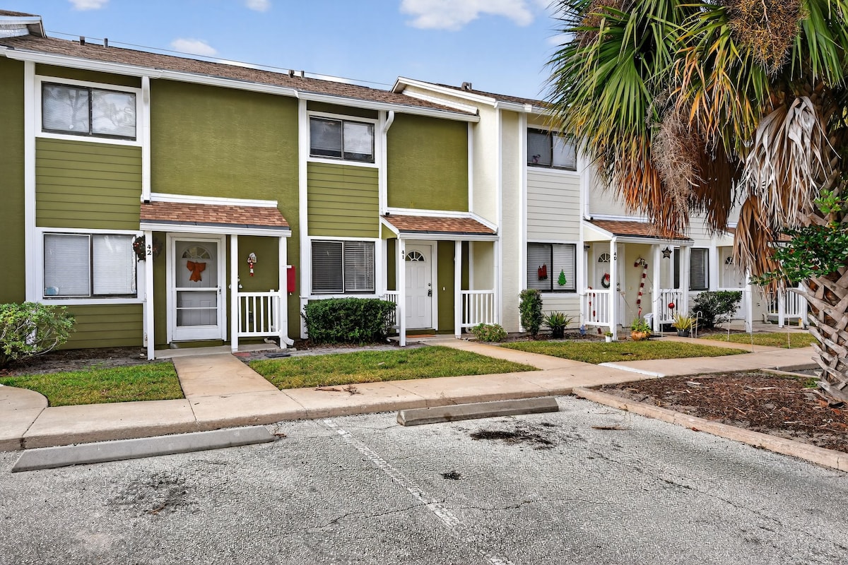 Free Parking & Laundry | Backyard | Highway Access
