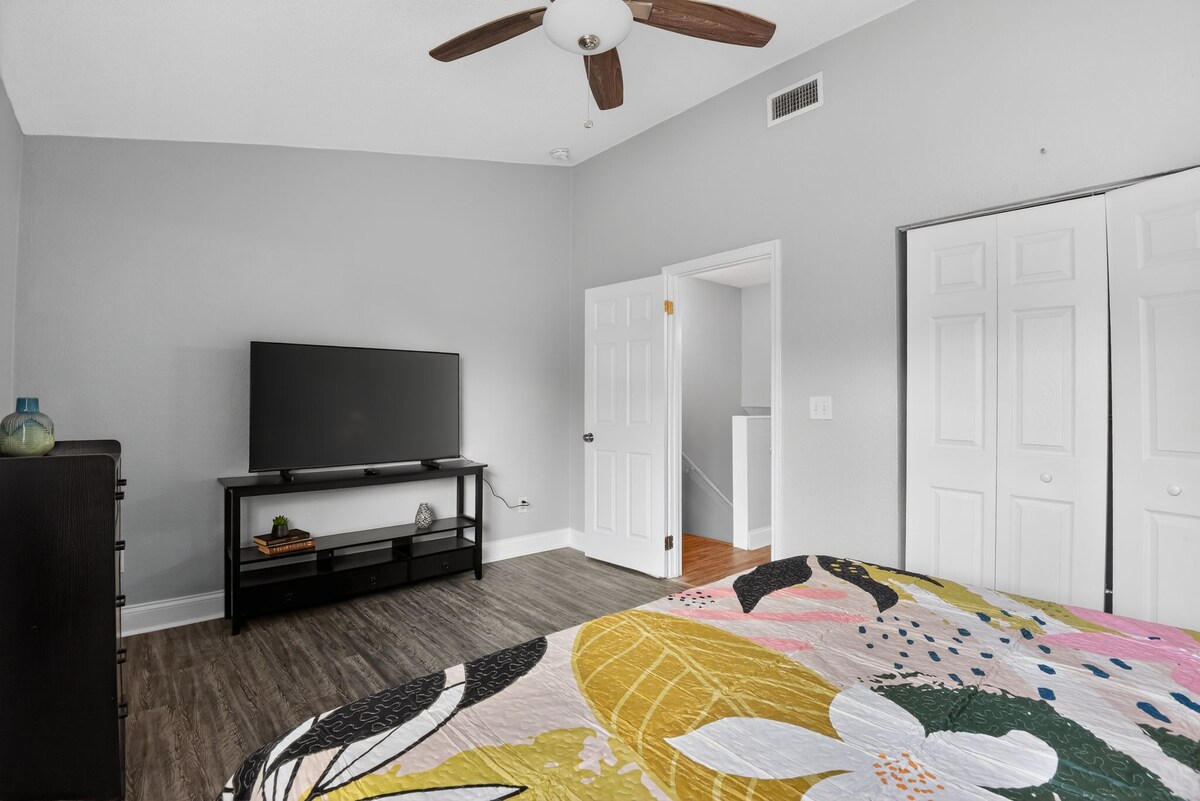 Free Parking & Laundry | Backyard | Highway Access