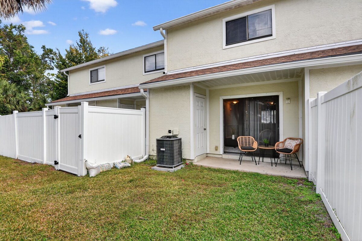 Free Parking & Laundry | Backyard | Highway Access
