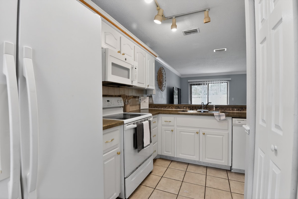 Free Parking & Laundry | Backyard | Highway Access